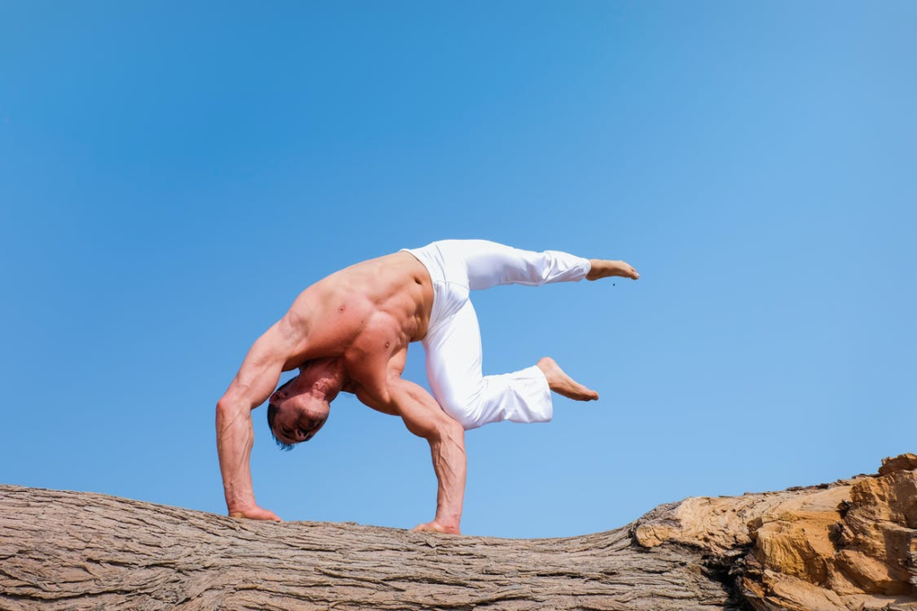 man able to do handstands after extensive calisthenics training